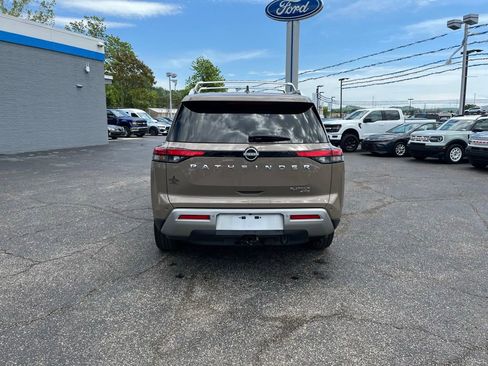 Used 2023 Nissan Pathfinder Platinum AWD/4WD image 6