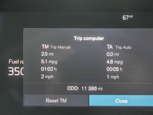 Used 2025 Volvo XC40 B5 Core image 26