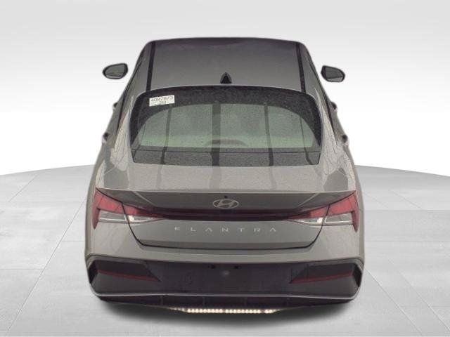 Used 2024 Hyundai Elantra SEL FWD image 4