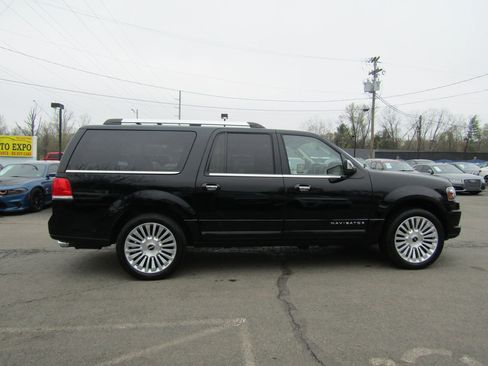 Used 2016 Lincoln Navigator L Select image 8