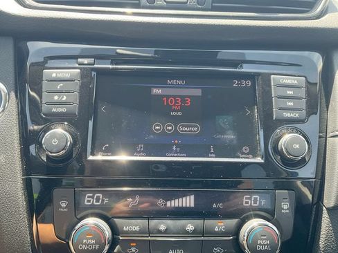 Used 2019 Nissan Rogue SV AWD/4WD image 15