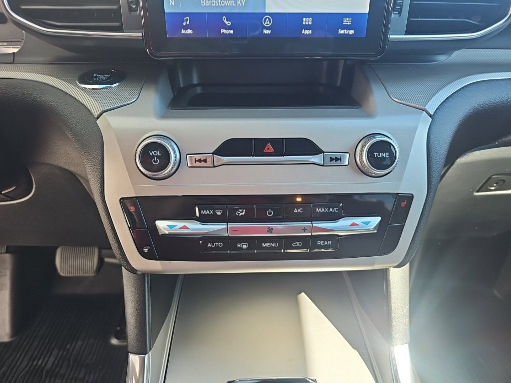 Used 2022 Ford Explorer XLT w/ Equipment Group 202A AWD/4WD image 19