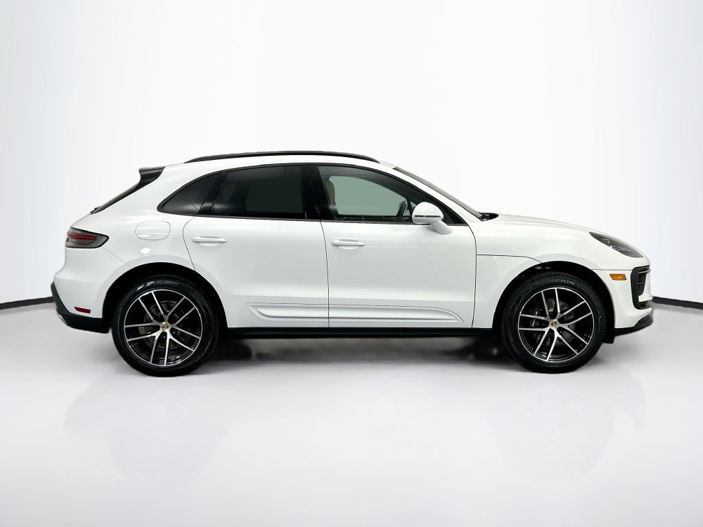 Used 2026 Porsche Macan AWD/4WD image 8