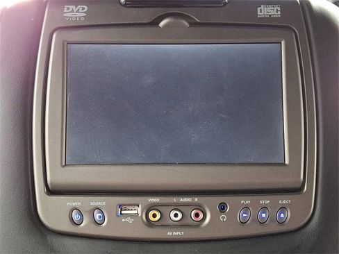 Used 2017 Cadillac Escalade ESV Platinum image 16