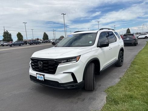 Certified 2025 Honda Pilot Black Edition image 7