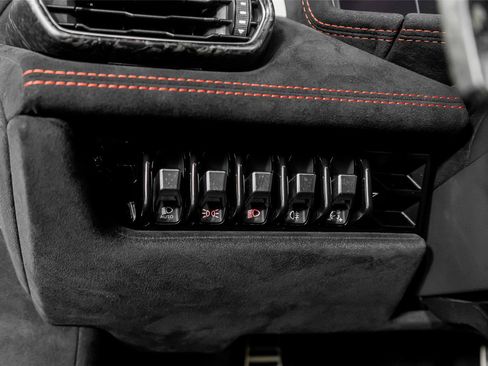 Used 2018 Lamborghini Huracan Performante AWD/4WD image 45