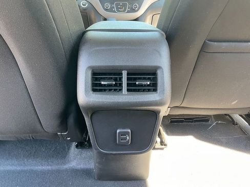 Used 2023 Chevrolet Equinox LT FWD image 26