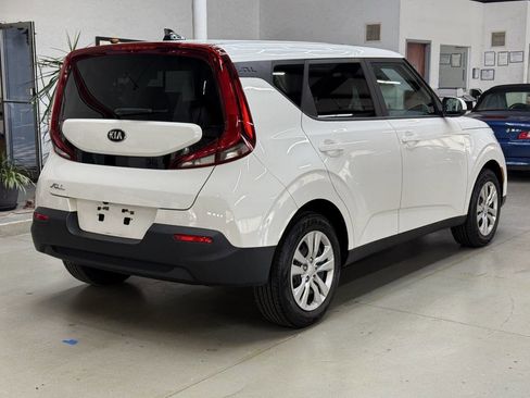 Used 2021 Kia Soul LX FWD image 5