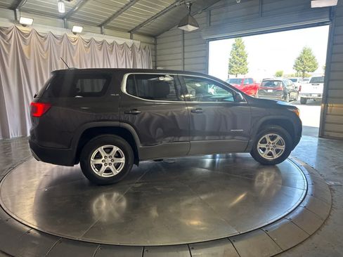 Used 2017 GMC Acadia SLE FWD image 4