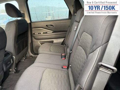 Used 2025 Nissan Pathfinder SV image 13