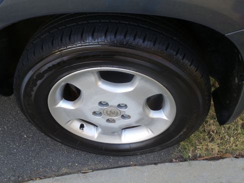 Used 2005 Toyota Highlander 4WD V6 w/ 3rd Row image 19