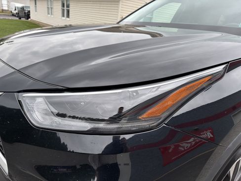 Used 2021 Toyota Highlander XLE AWD/4WD image 9