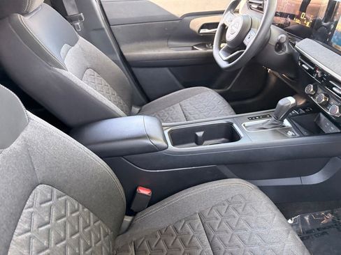 Used 2025 Nissan Kicks SV FWD image 12