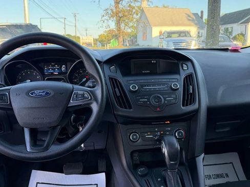 Used 2018 Ford Focus S image 18