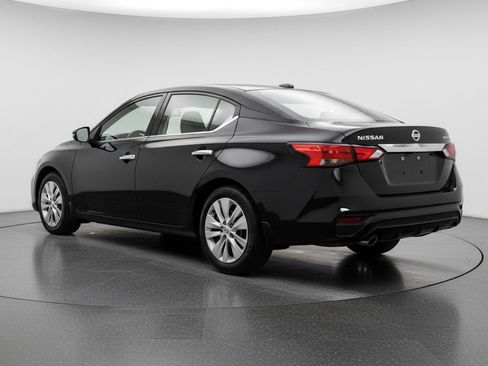 Used 2025 Nissan Sentra S FWD image 6