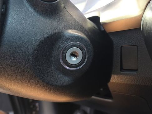 Used 2015 Toyota RAV4 LE FWD image 22