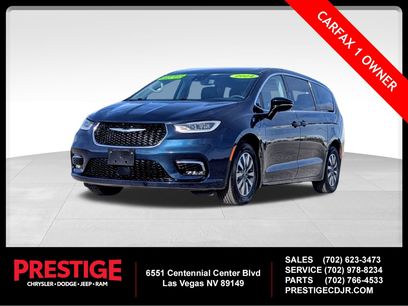 Used 2024 Chrysler Pacifica Select