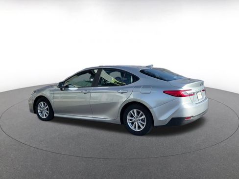 Used 2025 Toyota Camry LE image 10