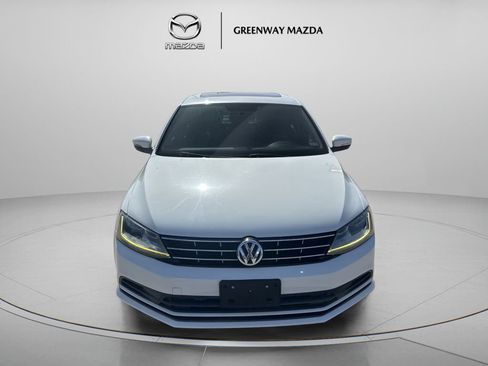 Used 2018 Volkswagen Jetta SE FWD image 2