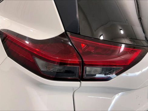 Used 2023 Nissan Rogue S image 33