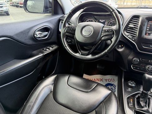 Used 2019 Jeep Cherokee Latitude Plus image 14