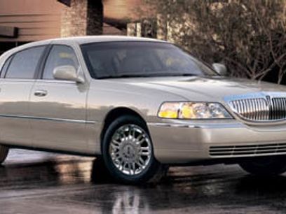 Used 2006 Lincoln Town Car Signature