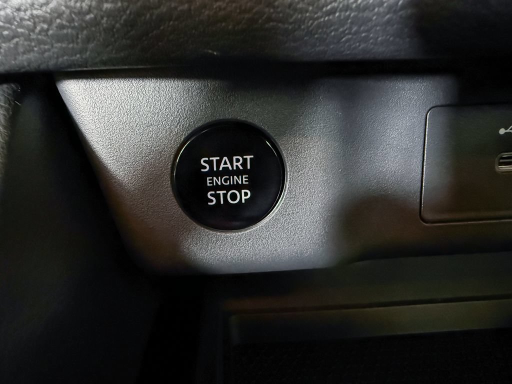 Certified 2026 Nissan Rogue SV AWD/4WD image 27