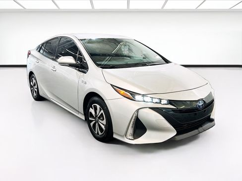 Used 2017 Toyota Prius Prime Plus w/ Carpet Mat Package FWD image 3