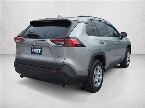 Used 2020 Toyota RAV4 LE image 5