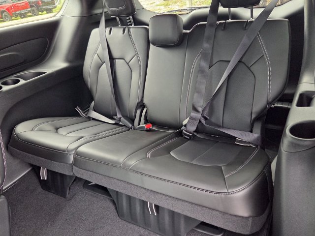 New 2027 Chrysler Pacifica Select FWD image 13