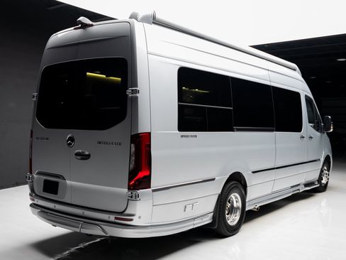 Used 2021 Mercedes-Benz Sprinter 3500 image 34