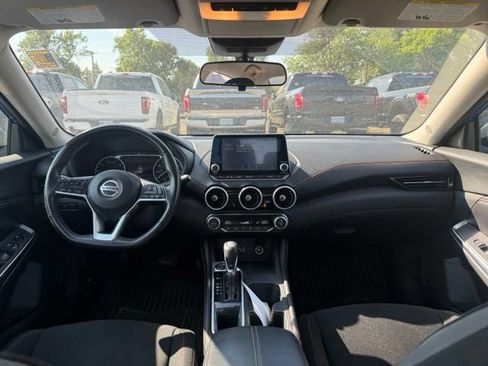 Used 2022 Nissan Sentra SR w/ Lighting Package FWD image 2