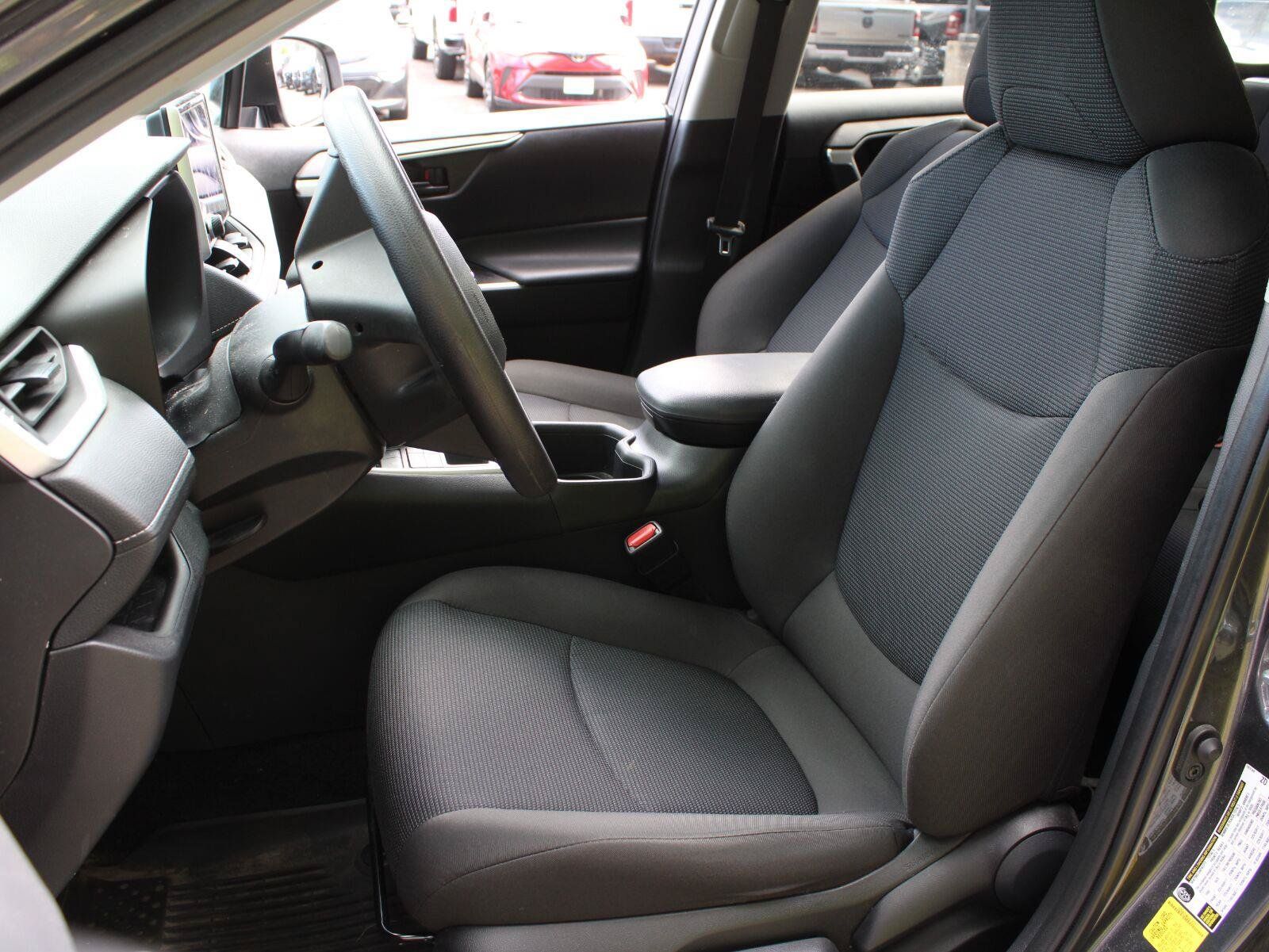 Used 2023 Toyota RAV4 LE AWD/4WD image 15