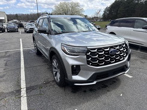 Used 2025 Ford Explorer Platinum w/ Ultimate Package image 2