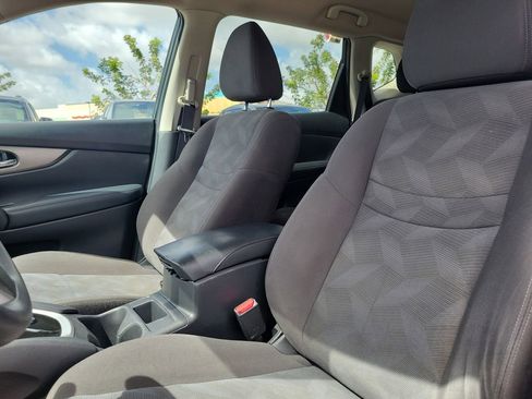 Used 2016 Nissan Rogue S w/ Appearance Package image 22