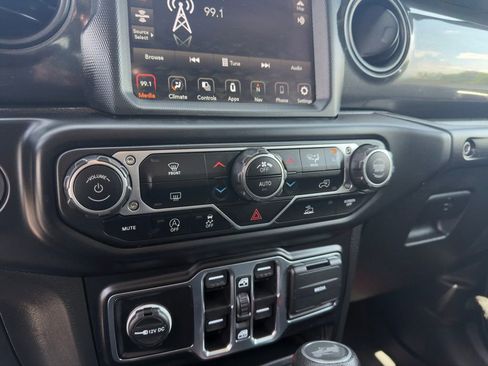 Used 2022 Jeep Wrangler Unlimited Sport AWD/4WD image 9