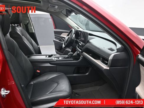 Used 2024 Toyota Grand Highlander AWD image 40