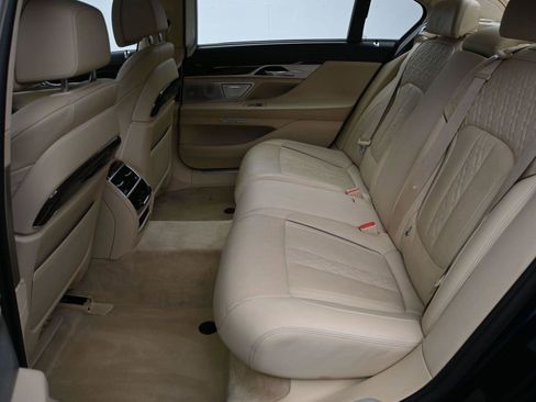 Used 2018 BMW 750i xDrive image 13