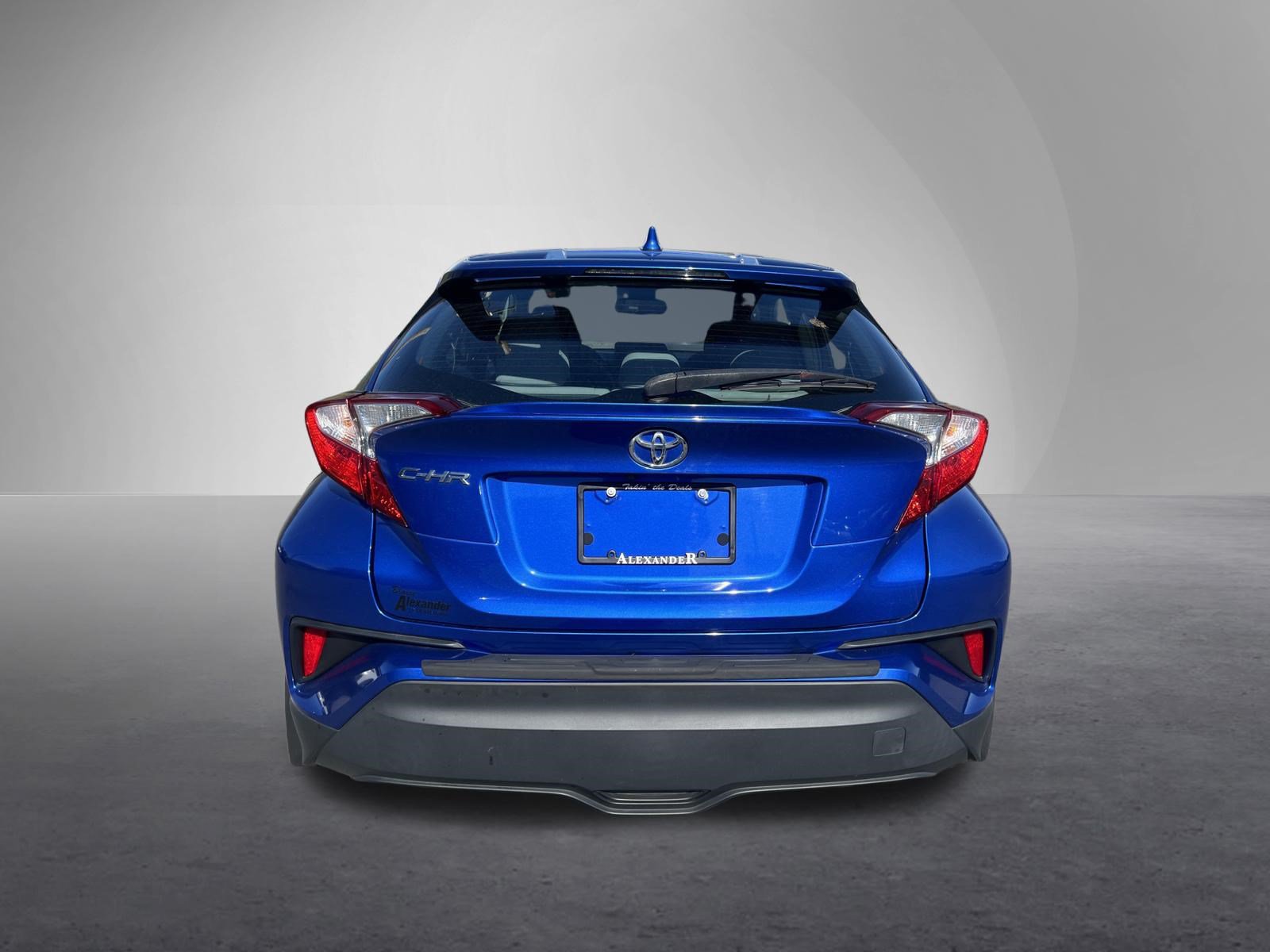 Used 2019 Toyota C-HR XLE FWD image 4