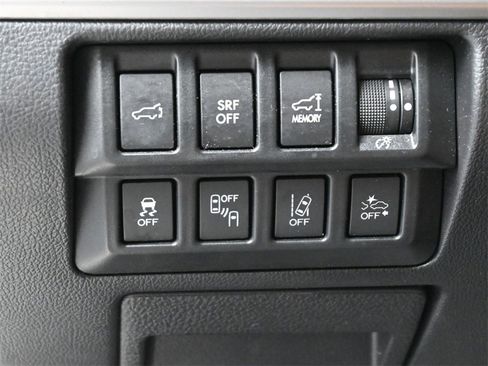 Used 2017 Subaru Outback 2.5i Touring image 6