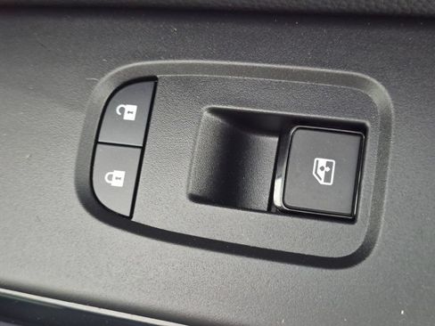 Used 2025 Nissan Pathfinder SV w/ SV Premium Package FWD image 36