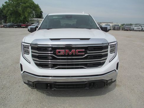 New 2026 GMC Sierra 1500 SLT w/ SLT Premium Package AWD/4WD image 12