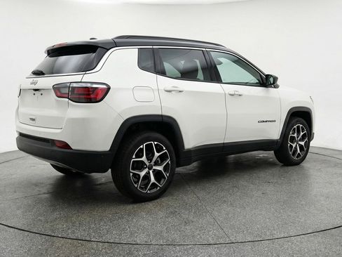 Used 2025 Jeep Compass Limited image 9