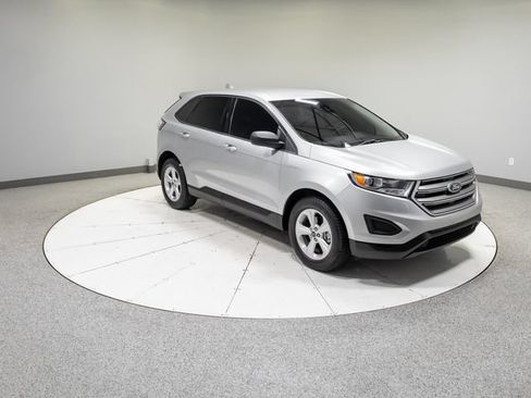 Used 2018 Ford Edge SE FWD image 26