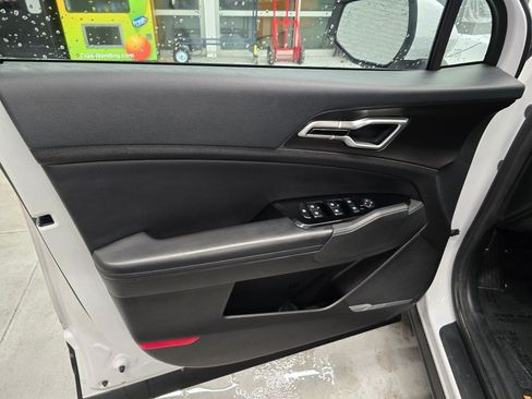 Used 2023 Kia Sportage EX FWD image 13