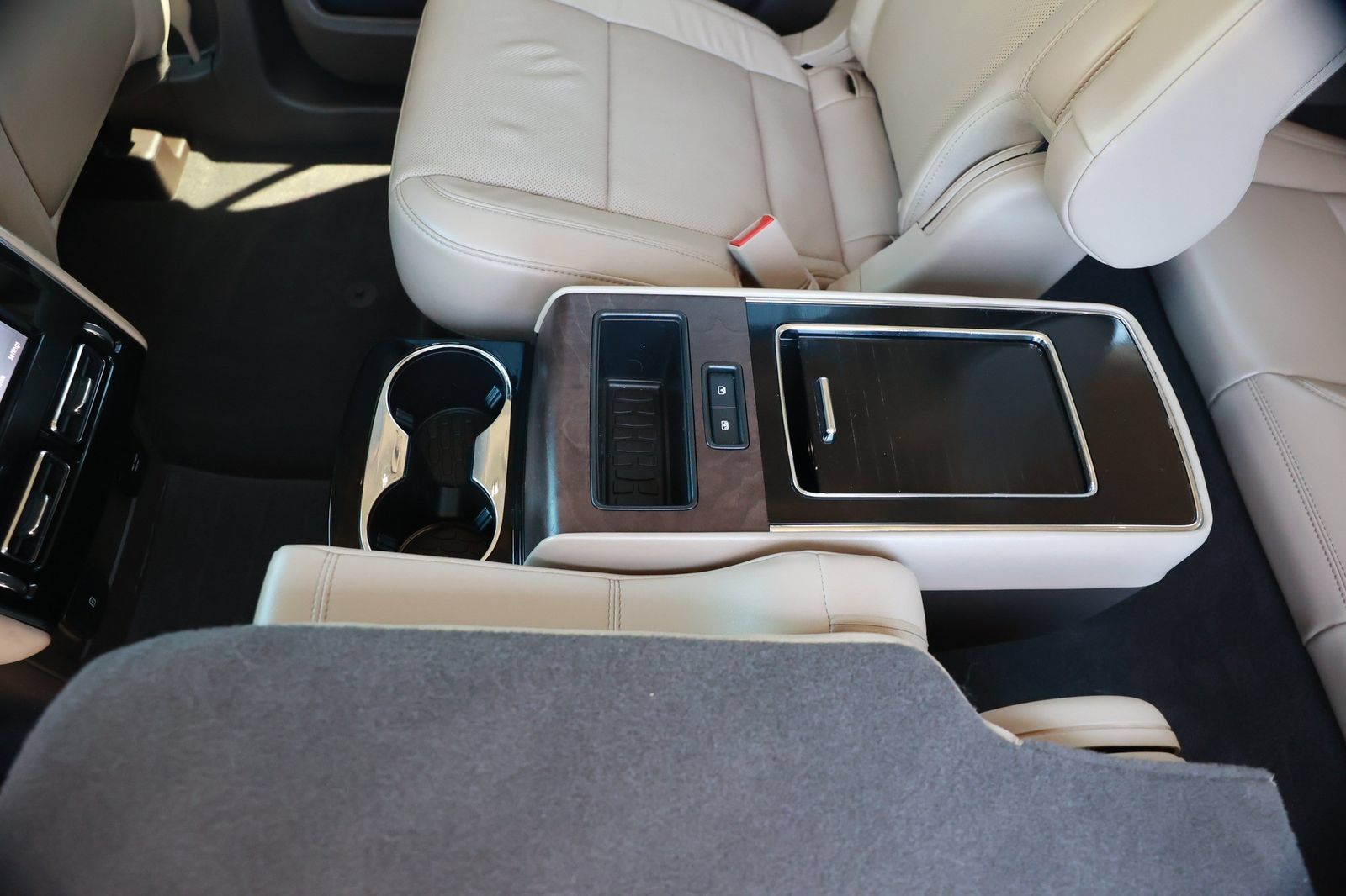 Used 2024 Lincoln Aviator Reserve w/ Equipment Group 201A AWD/4WD image 38