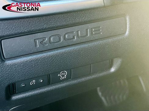 Used 2025 Nissan Rogue S image 13