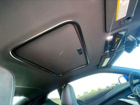 Used 2021 Chevrolet Camaro ZL1 RWD image 13