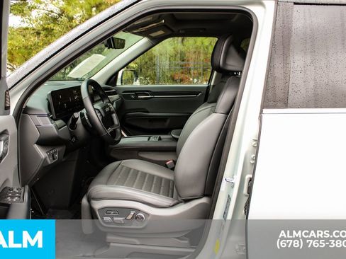 Used 2024 Kia EV9 Land image 17