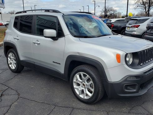 Used 2018 Jeep Renegade Latitude image 4